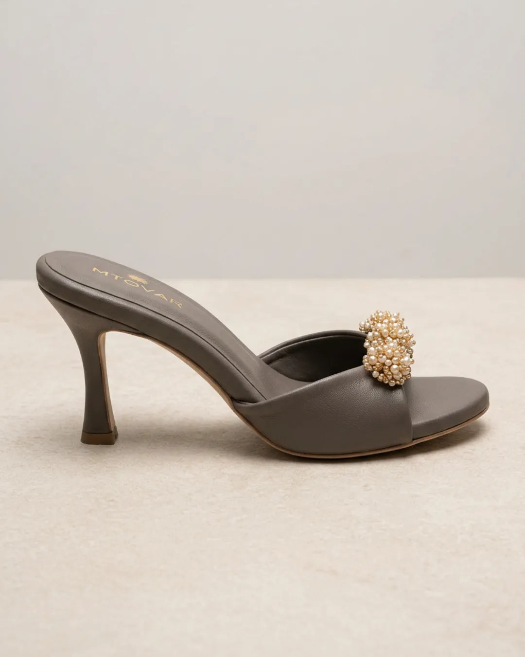 POMPÓN - TACON DELGADO